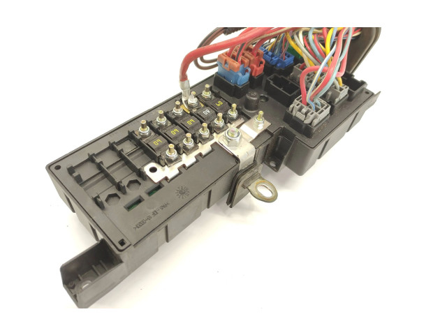 Блок предохранителей  678449, 518826011   Volvo XC90    