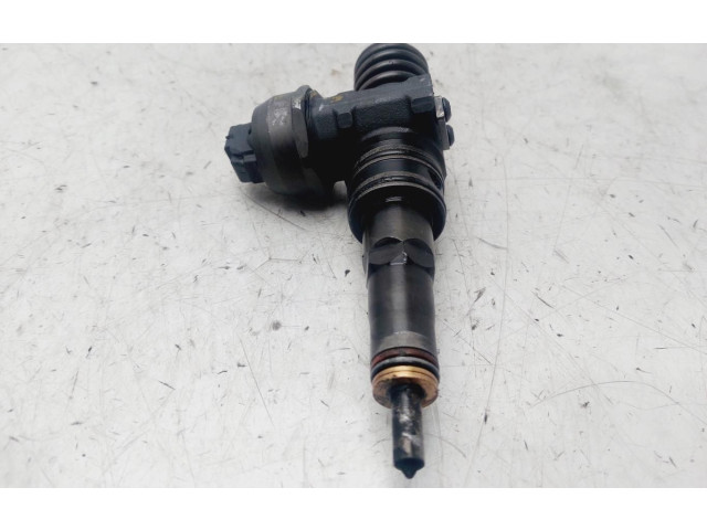 Форсунка 038130073AG    Volkswagen Jetta V   