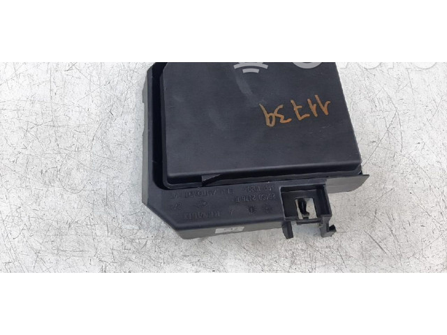 Блок предохранителей 284B76520R Dacia Jogger