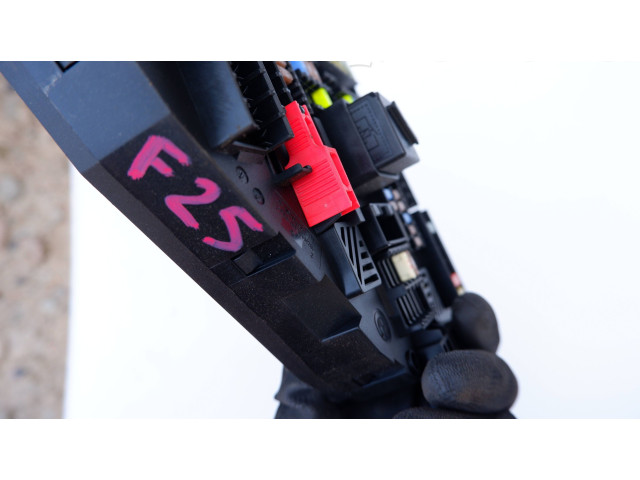 Блок предохранителей  9210860, 117033453   BMW X3 F25    