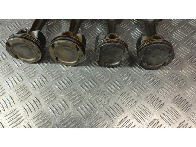  Поршень B48 7620971  BMW X3 G01 для бензинового двигателя 2.0