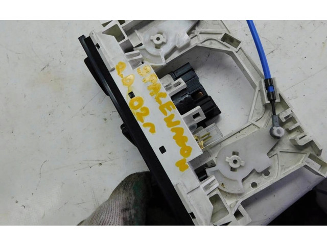 Блок управления климат-контролем Mitsubishi Space Wagon