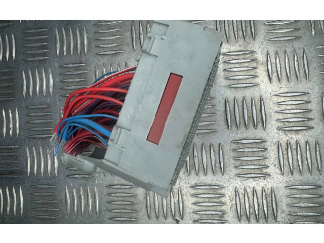 Блок предохранителей  9162439   Volvo S80    