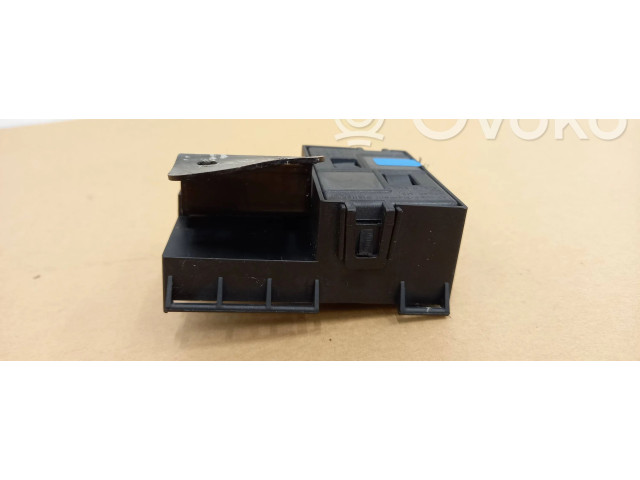 Блок предохранителей A2305450101 Mercedes-Benz SL R230