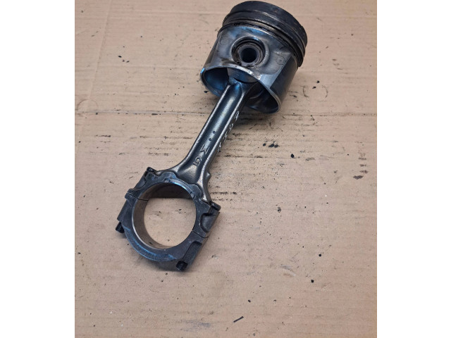 Píst Nissan X-Trail T30