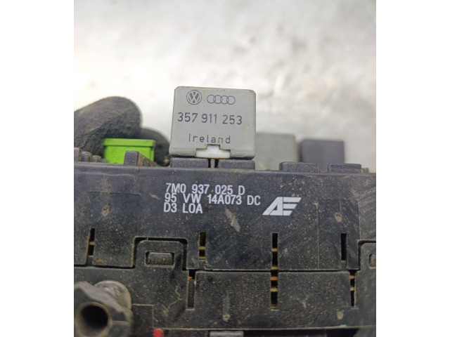 Блок предохранителей 7m0937025D Ford Galaxy