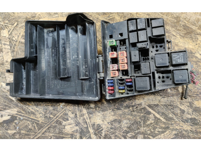 Блок предохранителей 71543150, XW4T14A003E Lincoln LS