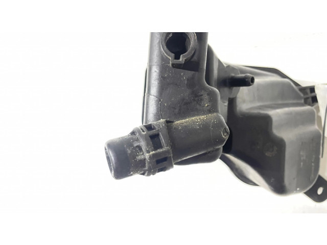 Расширительный бачок охлаждающей жидкости    