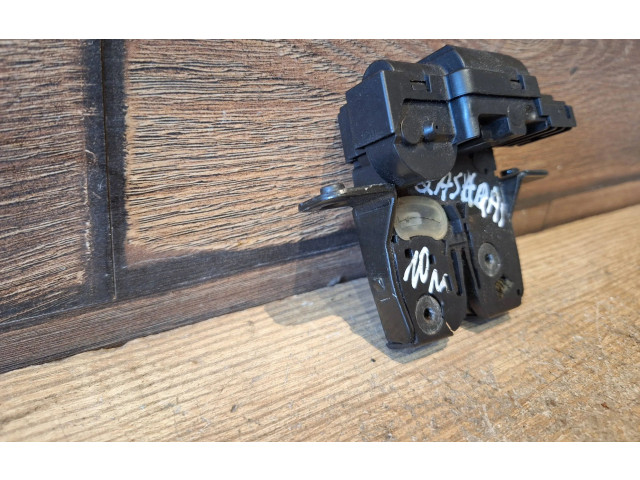 Zámek zadních dveří Nissan Qashqai+2 2012