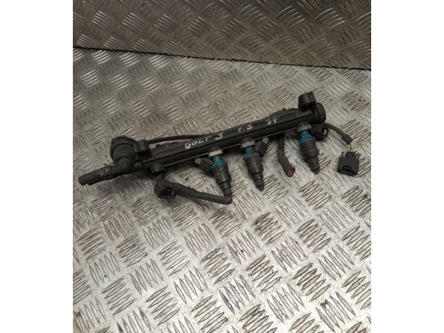 Топливная рампа 037133317N   Volkswagen Golf III  