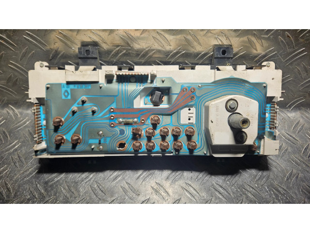 Панель приборов    Renault Clio I       