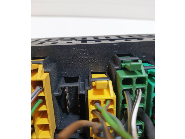 Блок предохранителей  357937039, 3A0972559   Volkswagen Transporter - Caravelle T4    