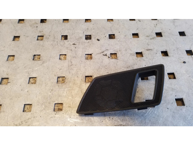 Отделка бокового громкоговорителя