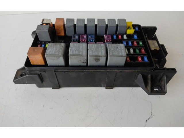 Блок предохранителей 911613E010 KIA Sorento