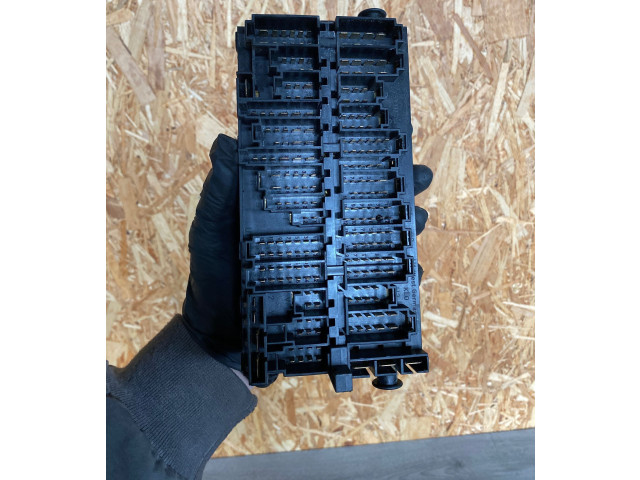 Блок предохранителей  357937039   Volkswagen Corrado    