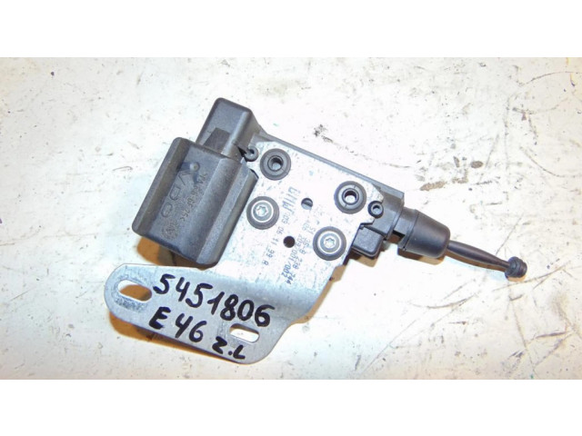 Электрический двигатель для открытия форточки в кузове