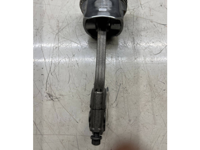 Поршень с шатуном 82L187    Volvo V40