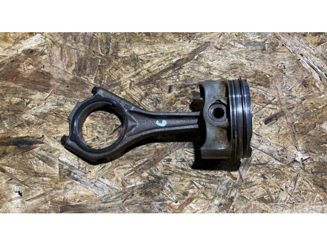 Píst 11247603480, 11257613626 BMW 5 F10 F11 pro benzínový motor 4.4 N63