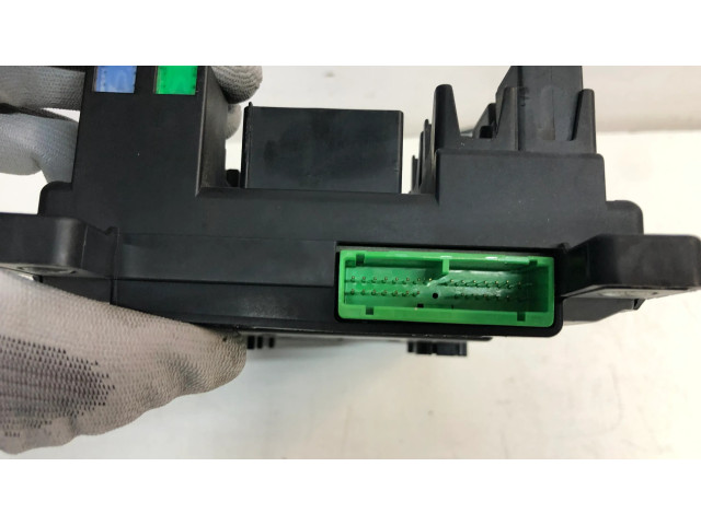 Pojistková skříňka YQE500420 Land Rover Discovery 3 - LR3 2007