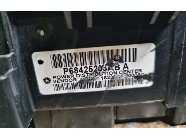 Блок предохранителей 68425203AB, P68425203AB   Jeep Grand Cherokee    