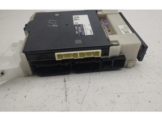 Блок предохранителей 89221F4130 Toyota C-HR