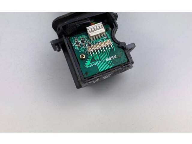 Ручка стеклоочистителей    Volvo V70