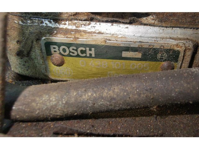 Топливная рампа 0438121011, 026133353 Audi 80 90 B3