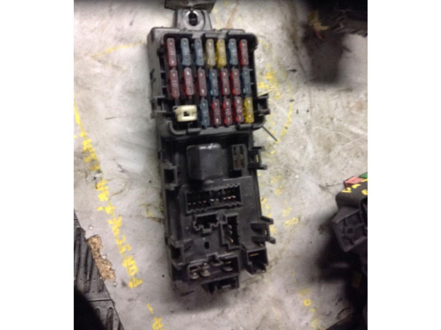   Pojistková skříňka    Mitsubishi Pajero 1990