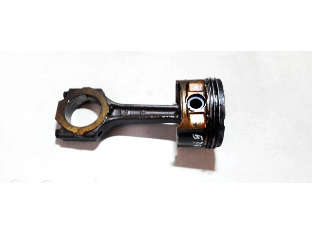 Píst    Alfa Romeo 156  pro benzínový motor 1.8  