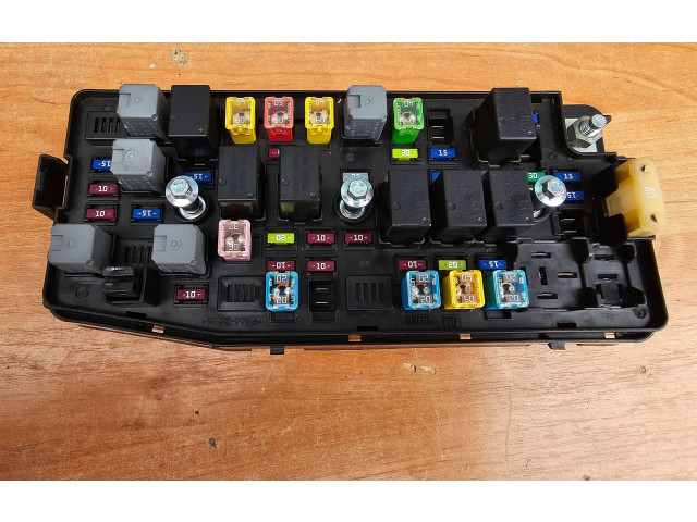 Pojistková skříňka 95202895, 12J30 Opel Antara 2011