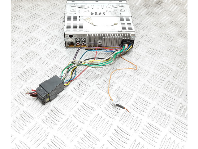 Радио/ проигрыватель CD/DVD / навигация