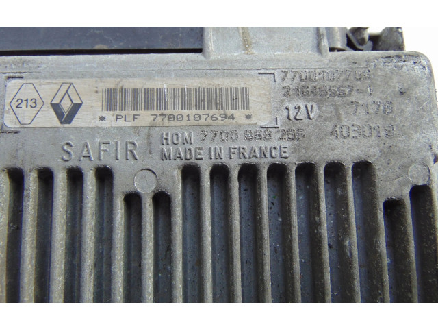 Блок управления двигателя 7700868295   Renault Twingo I