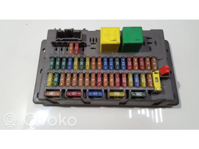 Блок предохранителей  518174800, 3306230902  000500   Rover 75    