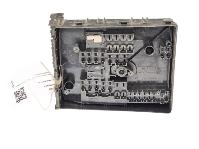 Блок предохранителей  1K0937808   Volkswagen Caddy    