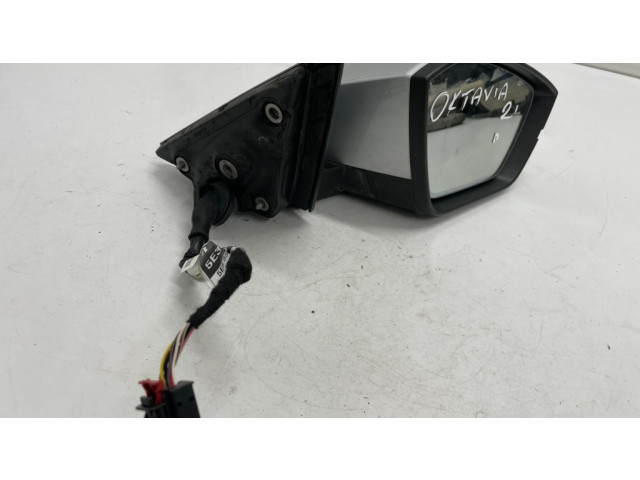 Зеркало электрическое правое Skoda Octavia Mk4 2019- года