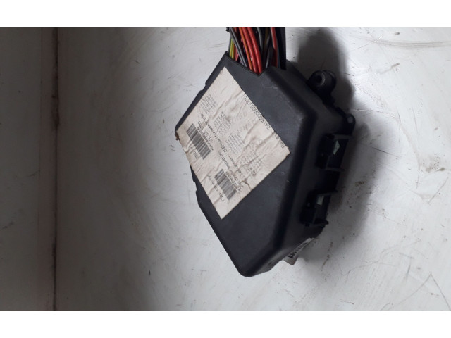 Блок предохранителей Volkswagen Golf IV