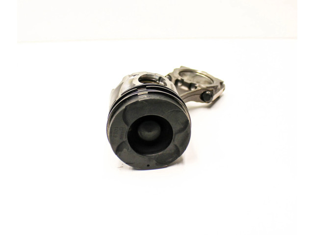 Píst 69012E24B Opel Astra J