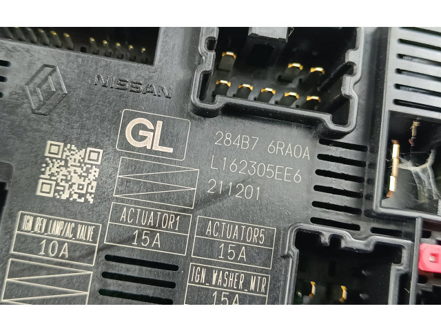 Блок предохранителей 284B76RA0A, L162305EE6 Mitsubishi Outlander IV