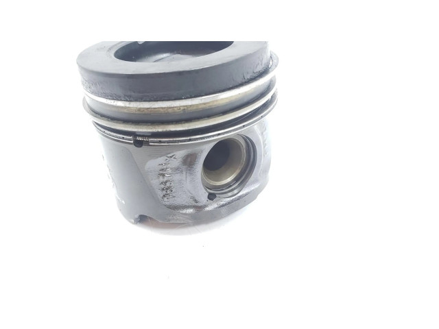  Поршень с шатуном K9K656 120A17296R, 1111AA  Dacia Duster  