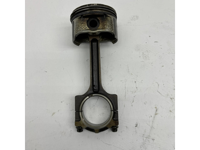 Píst 40151, Q7DA Ford Focus pro benzínový motor 1.8 Q7DA