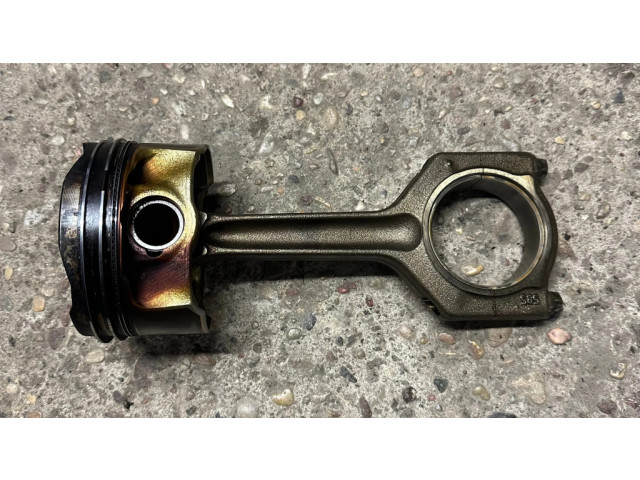 Píst BMW 5 GT F07 pro benzínový motor 3.0