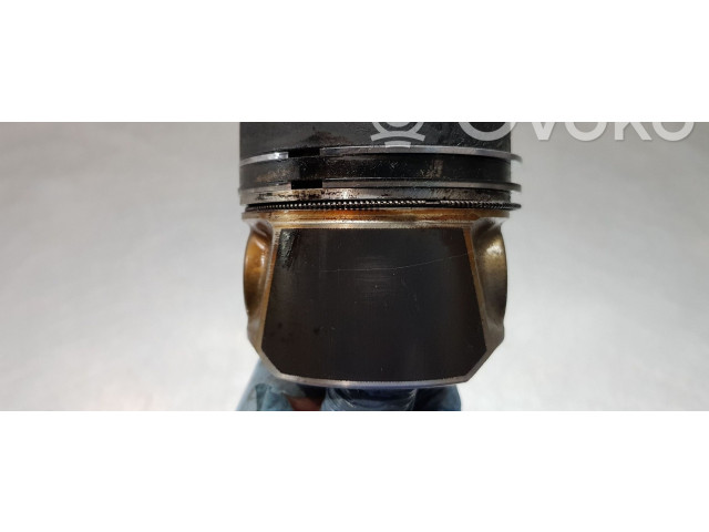 Поршень DDY 04L107065AM001, 03L105401A Skoda Octavia Mk3 (5E)