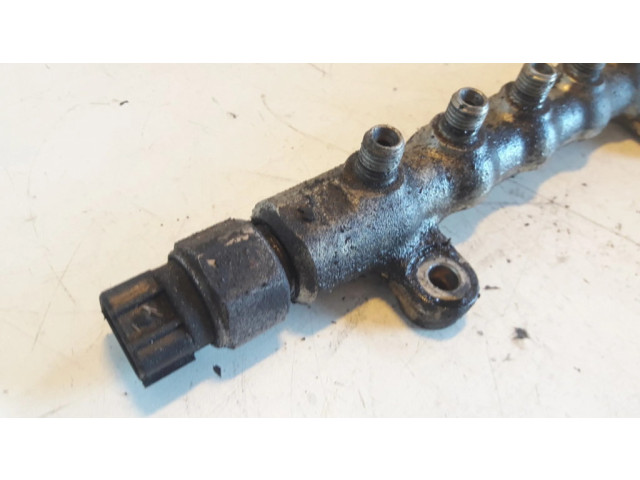 Топливная рампа 8945860010   Toyota Avensis T250 2.2 