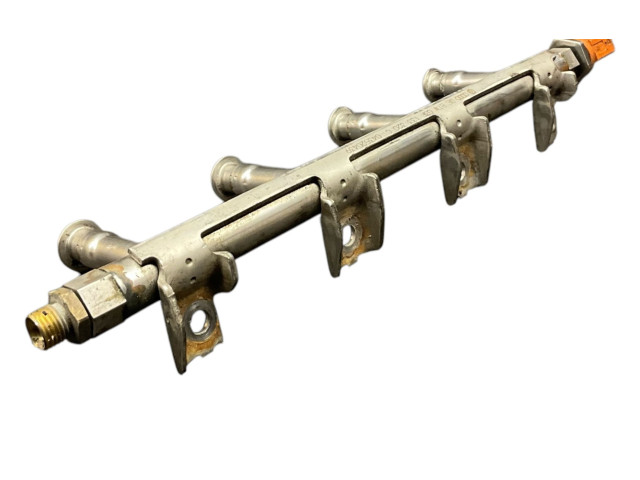 Топливная рампа 03F133320C, 043520439   Audi A1   для двигателя Cay