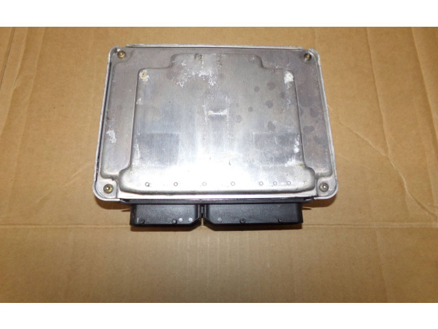 Блок управления двигателя 0281010128   Skoda Octavia Mk1 (1U)