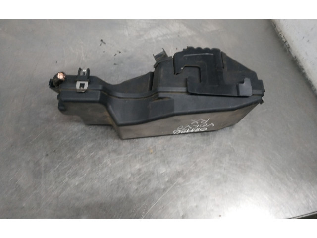 Блок предохранителей 9168986   Volvo S80    