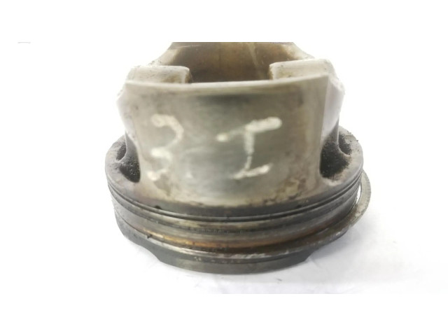 Píst 11257613626 BMW X6 E71 pro benzínový motor 4.4