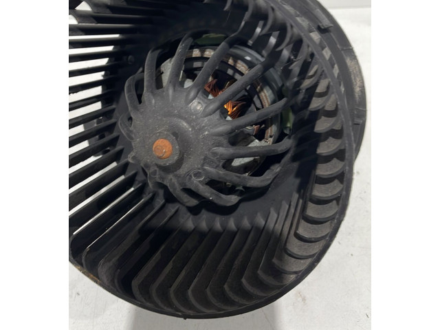 Вентилятор печки       Dacia Duster