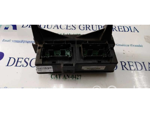 Блок предохранителей 04692085AB Jeep Grand Cherokee