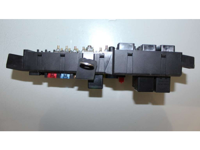Блок предохранителей    9452993   Volvo V70